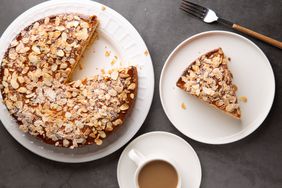 Almond and lemon cake with sliced almonds topping.