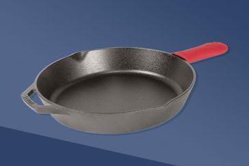 Lodgeâs âPerfect for Everythingâ 12-Inch Skillet is 40% off at Amazon Tout