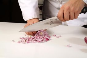 Mercer Culinary Genesis 6-Inch Chef's Knife Tout