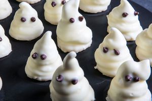 Sugar Cookie and Marshmallow Fluff Ghosts